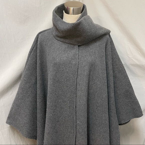 SOLD Grey Fleece Women’s Cape - Picture 5 of 9